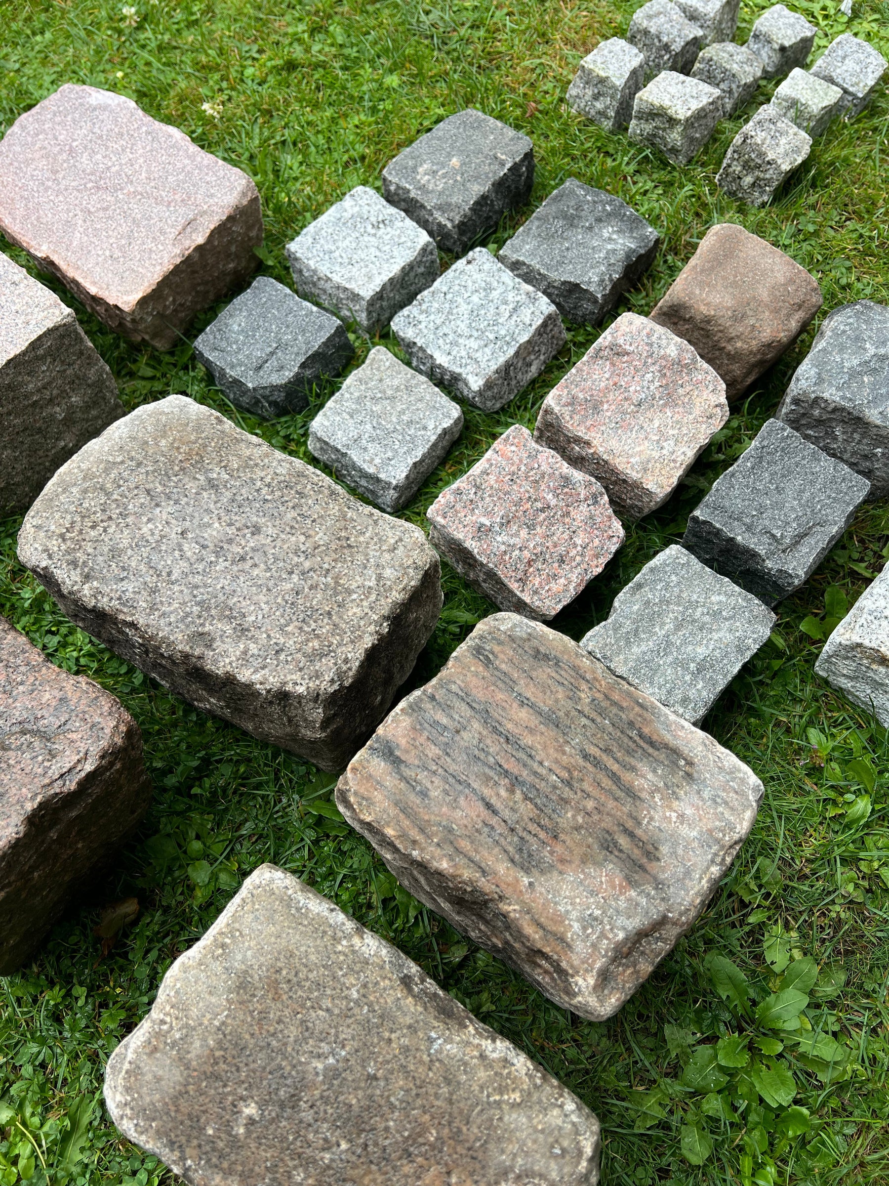 Chaussesten, brosten og mosaiksten i granit
