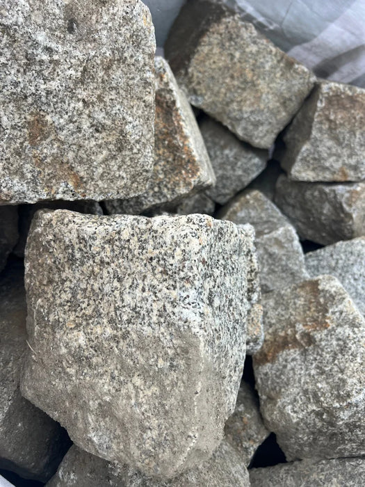Store grå granit brosten til udendørs belægning – brugte og slidte