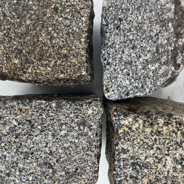 Store grå granit brosten til udendørs belægningssten – brugte/slidte