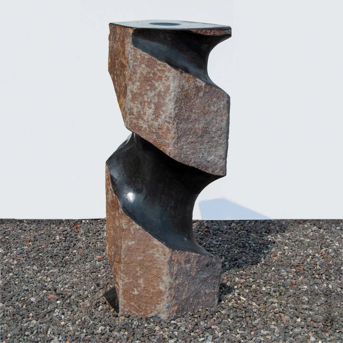 Skulptur i sort basalt (vandfontæne) 100 cm